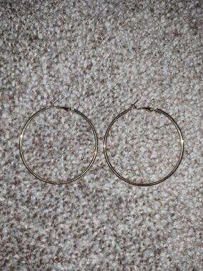 Source Unknown Gold Hoop Earrings